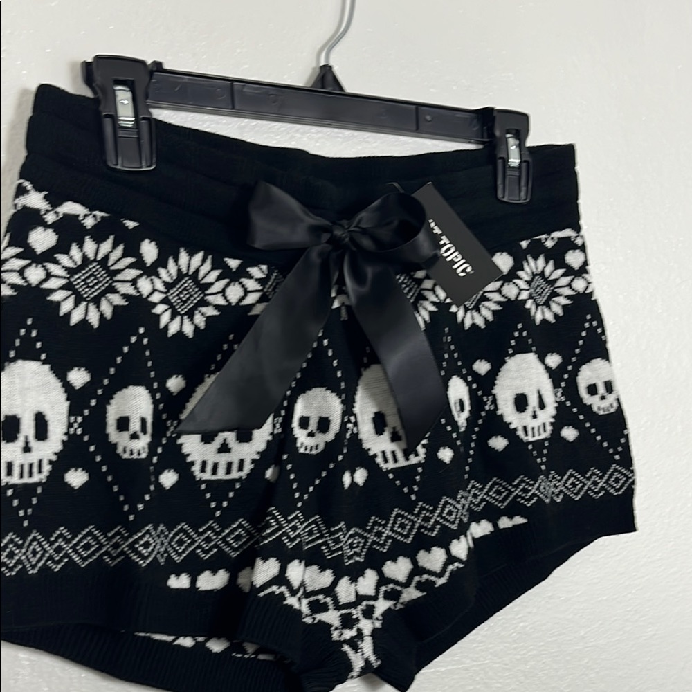 Hot Topic Black and White Skull Patterned Women Shorts - Picture 3 of 7